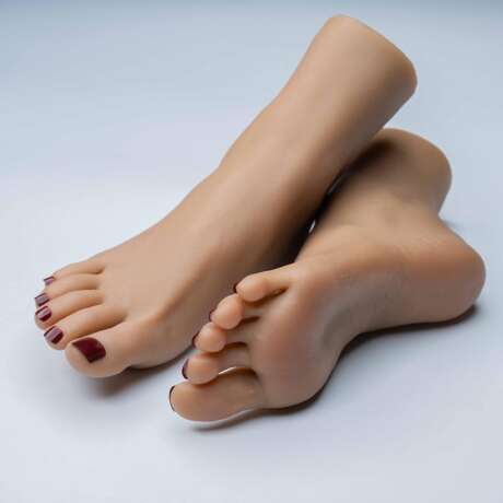 Sumumtor Silicone Feet Soft Lifesize Female Mannequin Feet Realistic Fake Foot Mannequin Display Shoes Display Jewelry Sandal Shoe Sock Display Art Sketch Nail (Dark Color)